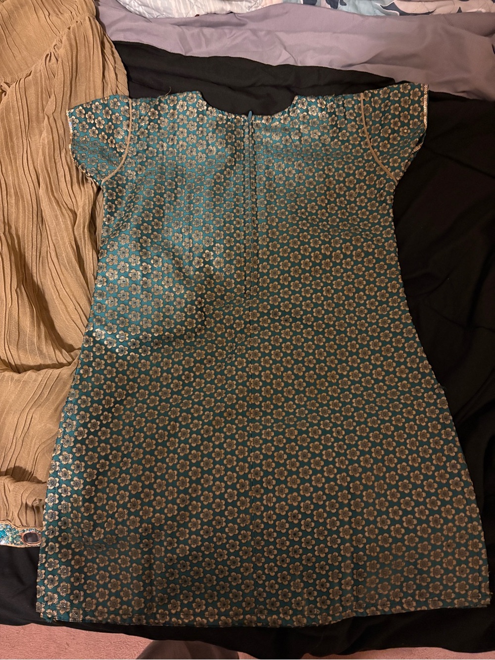 indian kurta and pants set - Picture 8 of 14